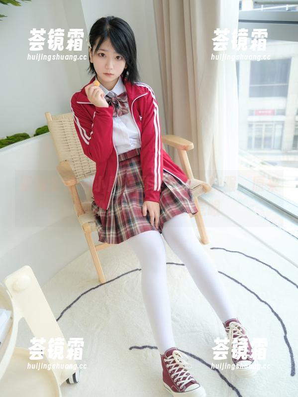 紧急企划 - 小恩在图库里定格校服，原来运动风也可以这么惹眼