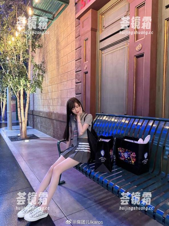 腐团儿Ikaros 短裙私拍:腐团儿Ikaros用力抢占了我的注意力