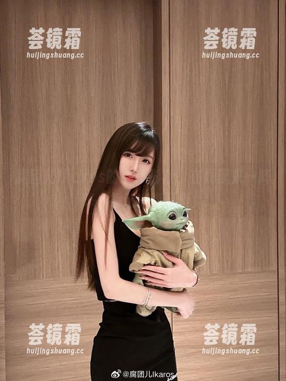 腐团儿Ikaros 腐团儿Ikaros的女仆形象,在线飘来一阵阵小撩动…真可爱!