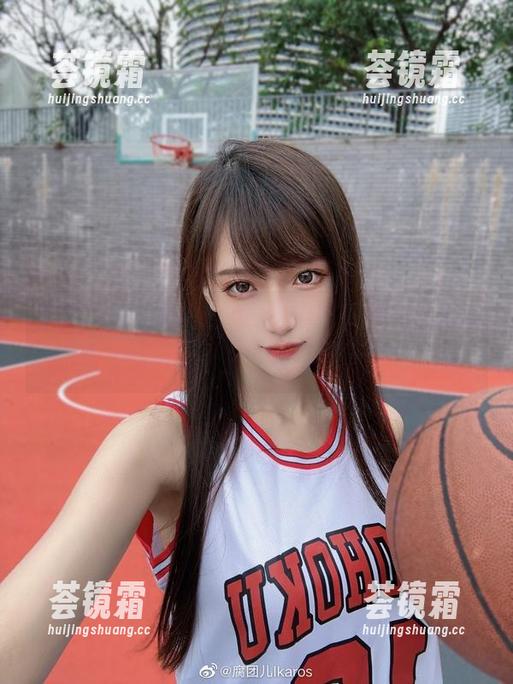 腐团儿Ikaros 哈哈,这腐团儿Ikaros学妹的原图让我联想到……下载去吧,反正不怕辣眼睛!