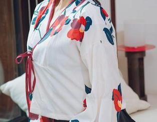 花漾show - 撸着李晨晨的美图,她的礼服竟然有股让人一眨眼就想设为壁纸的魔力。