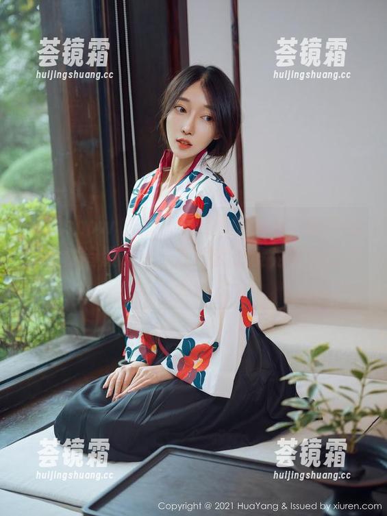 花漾show-李晨晨 花漾show - 撸着李晨晨的美图,她的礼服竟然有股让人一眨眼就想设为壁纸的魔力。