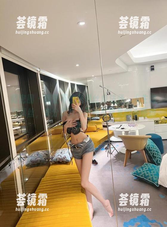 微密圈 - 葛征不愧是黑丝魔法师，人生忽如黑丝，来分享点关于她写真集的小感想吧！