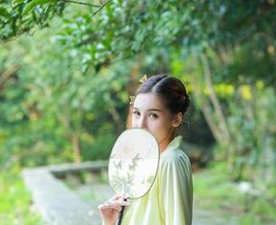 轰趴猫 - 苏小暖的写真图册：礼服犹如第二层皮肤，妆点了个不停。